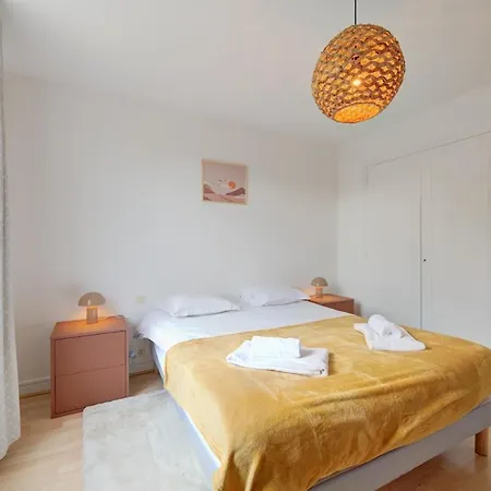 Le Seize -appartement Confort -2 Places De Parking Lägenhet