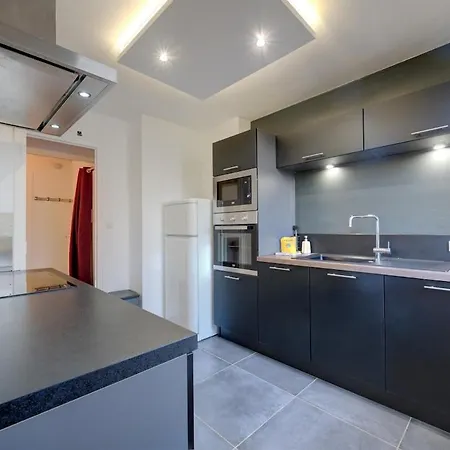 Le Seize -appartement Confort -2 Places De Parking Lägenhet